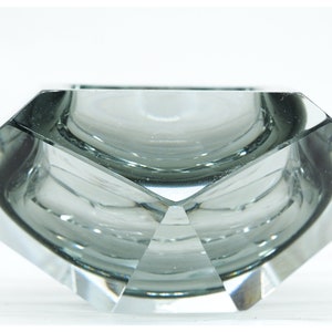 Ashtray Smoked Grey by Flavio Poli for Seguso Sommerso Glass Murano, Italy, 1960, Mid Century Faceted Glass Ashtray/Vide Poche