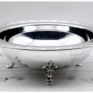 Oneida Park Lane Silver Plated Pedestal Bowl: Ornate Serving Centrepiece