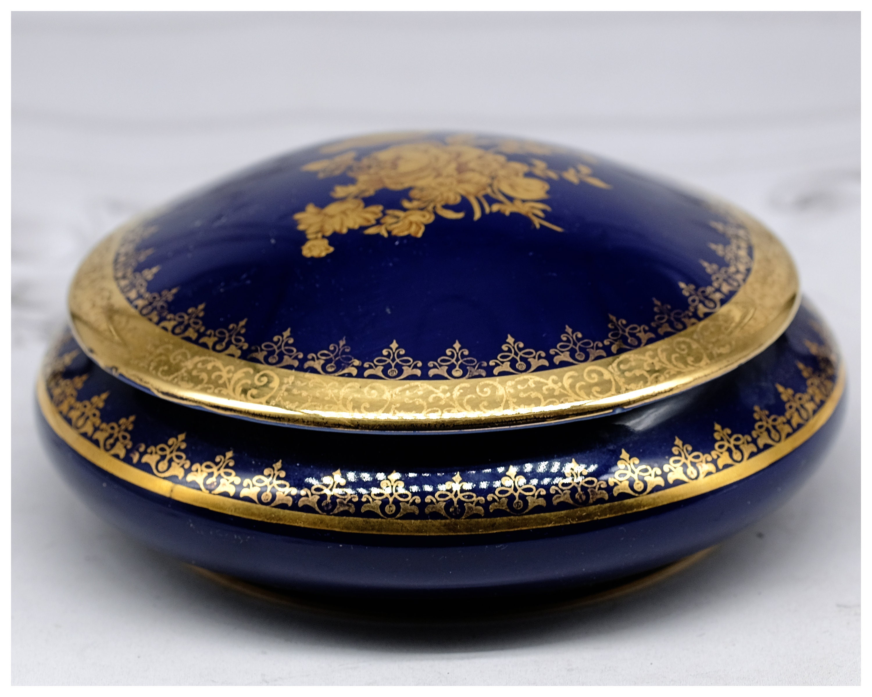 Royal Limoges Castel France 22-Karat Gold Large Trinket