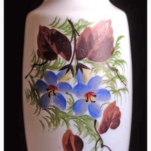 Antieke Victoriaanse Bristol Glass Handgeschilderde Bloemen vaas 23 cm