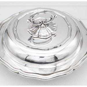 Antique Silver Plated Circular Scalloped Entree/Serving DIsh With Lid Victorian 19th Century Tureen