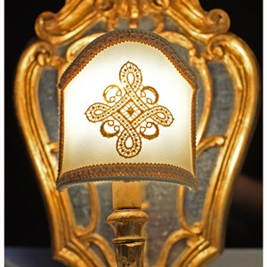 Applique murale antique en bois doré avec miroir vénitien avec abat-jour à clipser