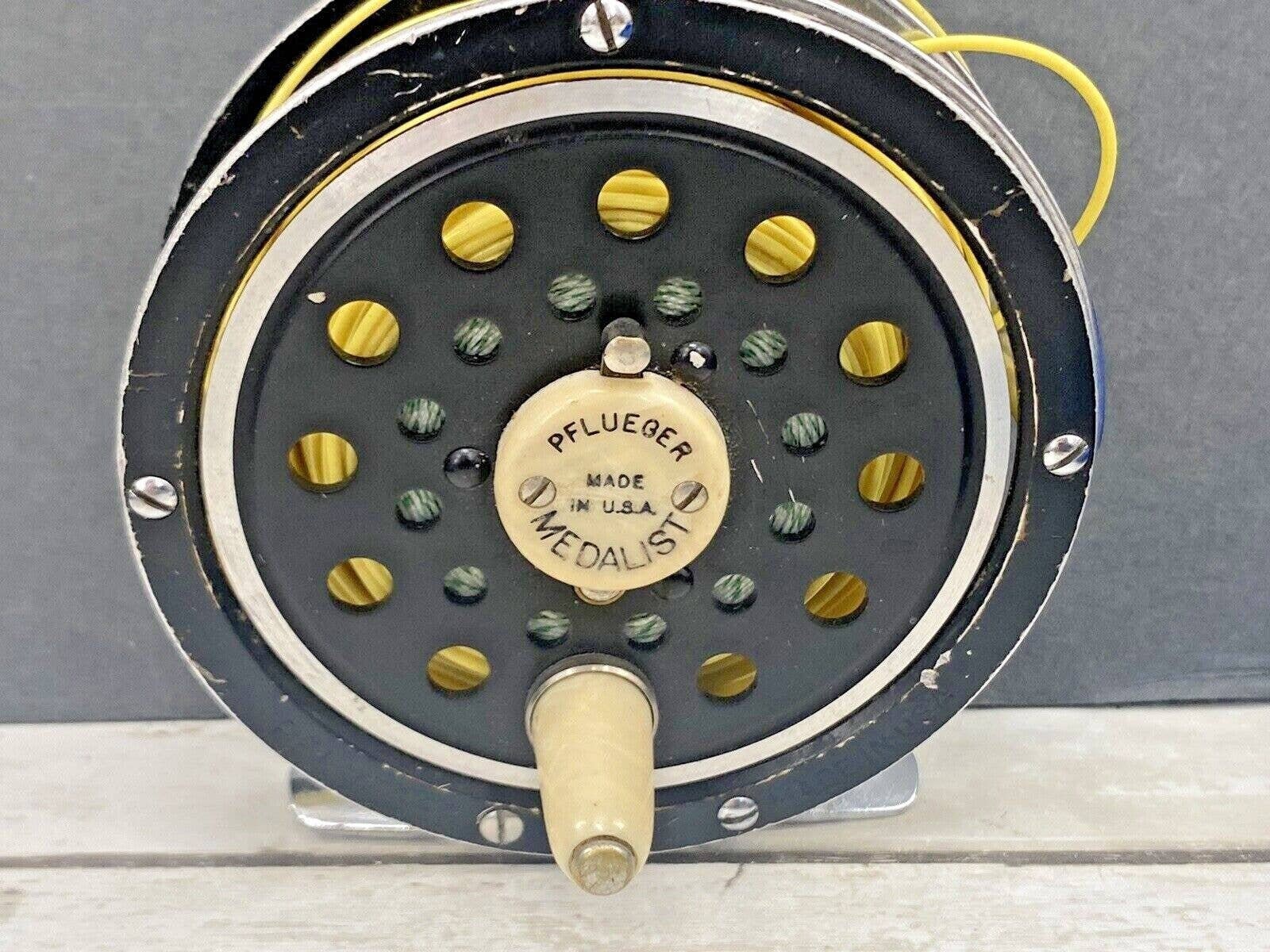Vintage Pflueger Medalist #1494 DA Fly Fishing Reel With Line and Case USA
