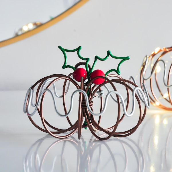 Christmas pudding table decoration, wire words, Christmas table centrepiece, Holiday decor, place setting, xmas table arrangements,