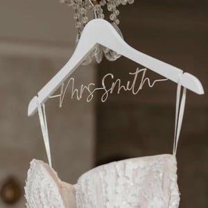 Personalised wedding dress hanger, bridal hanger, wedding bridesmaid gifts, bride wedding hangers, bridal shower gift, bridesmaid proposal Bild 1