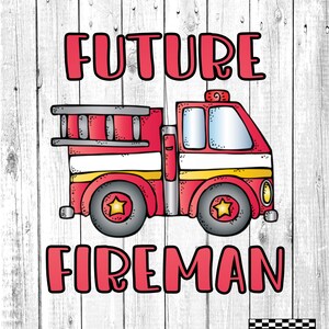 Può includere: Un camion dei pompieri rosso con una striscia gialla e una striscia bianca, con una scala sul retro. Le parole "FUTURE FIREMAN" sono scritte in lettere rosse sopra il camion.