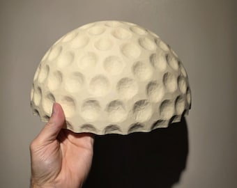 Décoration demi-balle de golf de 30 cm | Art imprimé en 3D | Décoration pour salle de jeux ou garage/atelier de golf