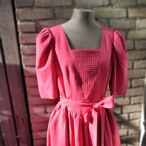 Lodenfrey vintage  1980&#39;s pink  short puffsleeves dirndl pocket cotton dress, tiroler balloon sleeves pink midi detailed dress