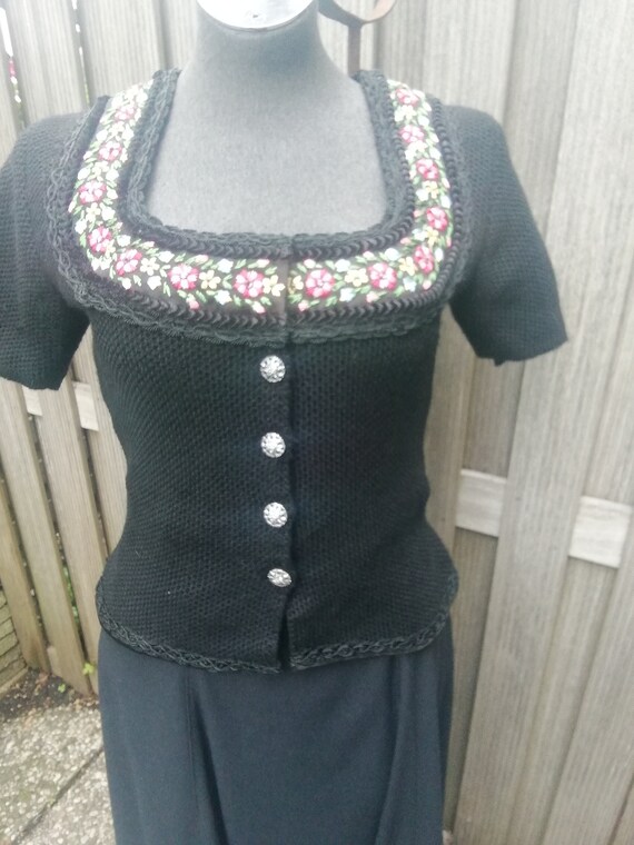 Short black woolen with flowers trimmed tyrolean v