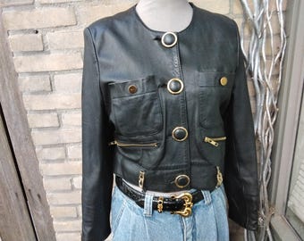 Chaqueta de cuero negra vintage con botones dorados, estilo Y2K, chaqueta minimalista, estilo años 90 y 2000, estilo motero chic, talla M para mujer.