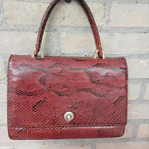 1950er/1960er Vintage braune Schlangen exotische Haut Tophandle Boxy Handtasche mit Portemonnaie, Schlangenhaut Kiss Lock Handtasche, Geldbörse
