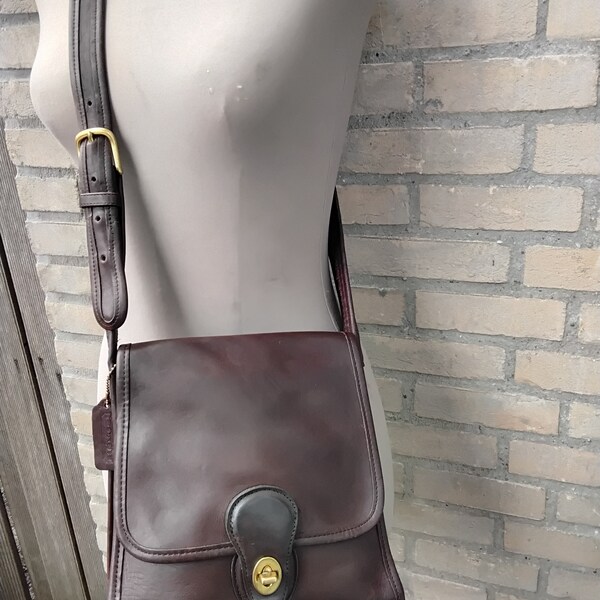 Vintage Shelburne COACH flap brown mocha leather crossbody shoulder bag city bag ever day women bag gold hardware 9038 bag to give as gift