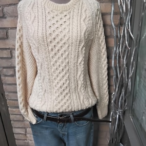 Pull Vintage En Laine Fait Main – Taille M, Couleur Unique, Parfait Pour Un Look Rétro Et Chaleureux