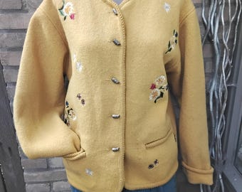 Cárdigan de manga larga de lana pura tirolesa con flores bordadas en amarillo mantequilla de Laura Scott, suéteres austriacos para mujer talla S/M