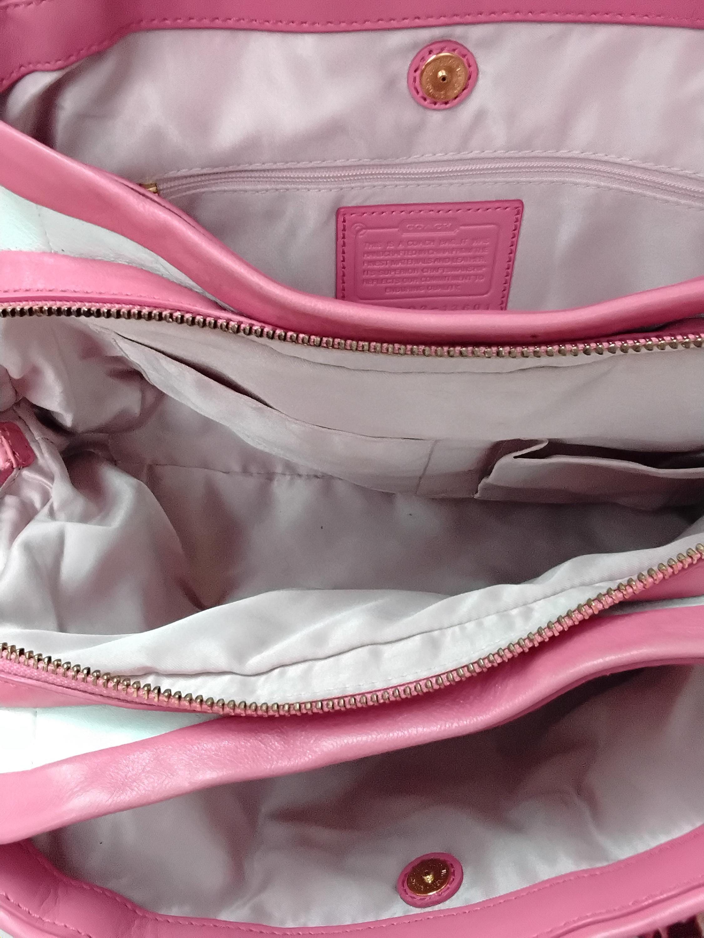 COACH Cricket White With Pink Trim Leather Vintage Shoulder 