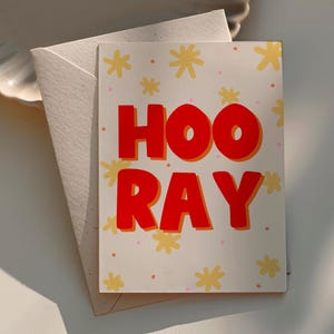 Tarjeta de felicitación "Hurra", tarjeta de celebración, felicitaciones, graduación, tarjeta de nuevo trabajo, brillante y audaz, bien hecho, tipografía multicolor y divertida.