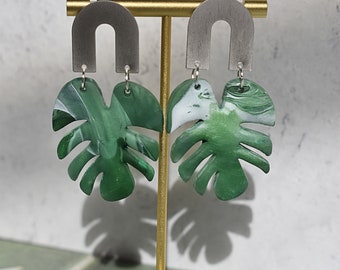 Fait main- Boucles d'oreilles en pâte polymère- Ana- Boucles d'oreilles marbrées Monstera- Vert/Argent