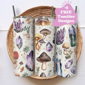 Könnte beinhalten: Drei Edelstahlbecher mit verschiedenen Designs, die Aquarell-Illustrationen von Kristallen, Pilzen und Blättern auf weißem Hintergrund zeigen. Die Becher stehen in einem geflochtenen Korb.