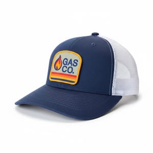 Puede incluir: Un letrero de madera rústico con el texto "Welcome to our home" en un estilo manuscrito. El letrero presenta un acabado envejecido y un diseño sencillo y acogedor, ideal para un porche o entrada.