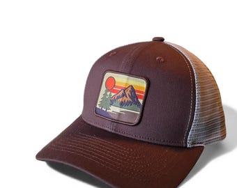 Retro Sunset Trucker Hat – Embroidered Mountain Patch, 70s Style