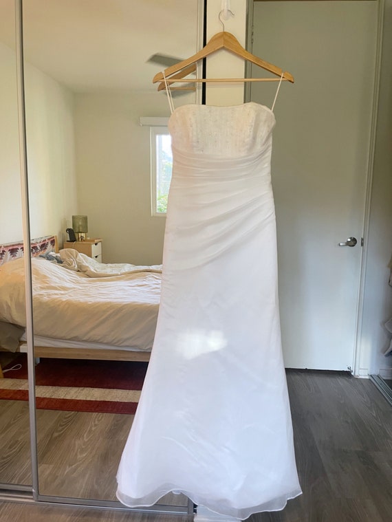 Gently worn wedding dresses online