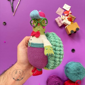Patrón de crochet: Turk T. Tuttle, el cartero resiliente