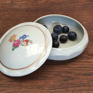 Ceramic trinket box, Round Ceramic Jewelry Box with Lid, made in Italy vintage porcelain jewellery storage,