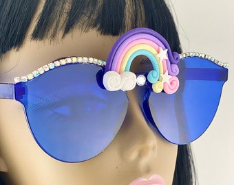 Blooze Crooze. Lunettes de soleil arc-en-ciel rave bleues sans monture en strass.