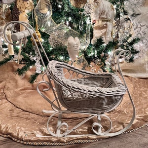Vintage White Wicker & Wrought Iron Metal Christmas Sleigh Home Decor 12” x 15” Christmas Table Display Centerpiece