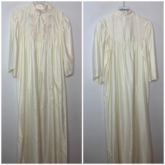 Vintage 1970’s Barbizon Cream Long Satin Nightgown