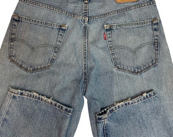 Vintage 90’s Men’s Levi’s 550 Relaxed Fit 100% Cotton Blue Denim Jeans Natural Distressing