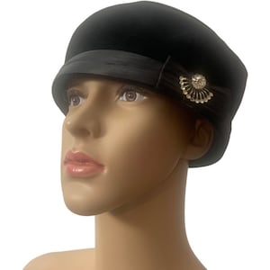 Vintage 50’s Mid Century Capital Black Velour Pill Box Hat With Rhinestone Accent