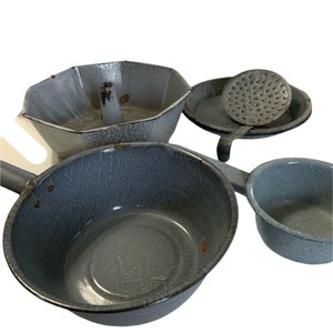 Vintage Farmhouse Granite Enamel Wear Bundt Pan Cake Pans Farmhouse Kitchen Primitive Home Decor Baker
