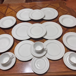 Vintage Discontinued Noritake Whitescapes Lockleigh #4061 White Gold Trimmed China Set 19 Pieces