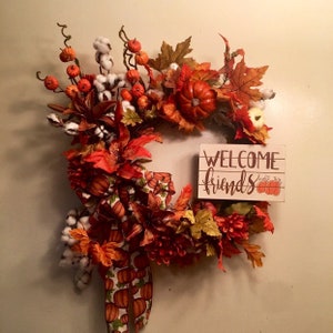 Ghirlanda da parete autunnale con porta, porta arancione, porta in cotone, stile fattoria floreale autunnale, con cartello