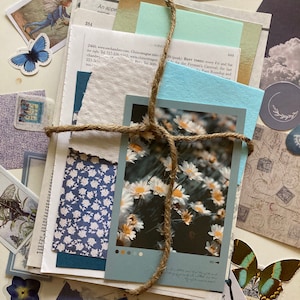 Kit de 25 mini carnets bleus vintage - fleurs - éphémères - scrapbook - chutes - autocollants - mystère - botanique - sac à main - ciel - été