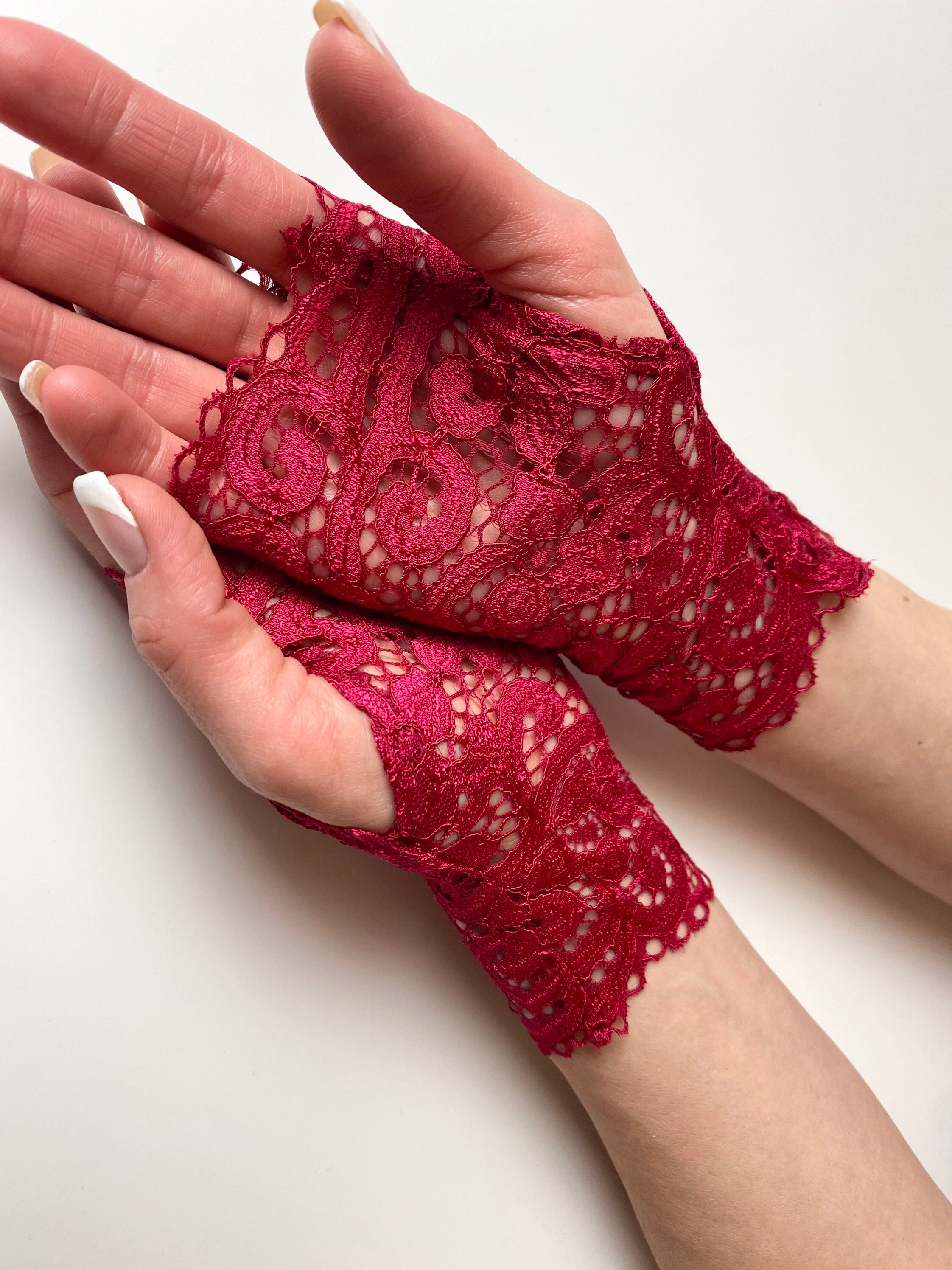 Burgundy red lace gloves 6.7 17 cm Stretchy Etsy.de