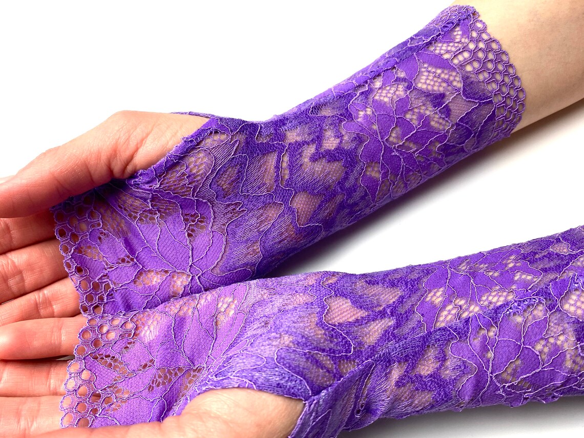 Baby lace gloves Clearance