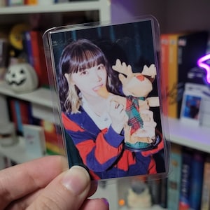 Cartes photo de Noël Le Sserafim 2023 : laminées double face durables avec Chaewon, Sakura, Yunjin, Kazuha, Eunchae