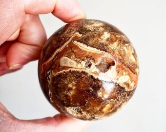 Schokoladen Calcit Sphäre: Braune Bergkristall Kugel (54 mm, 200g)