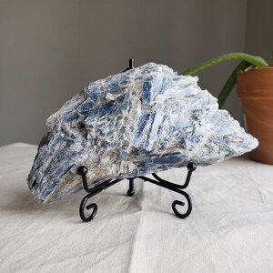 Blauer Kyanit, roher Kyanit, roher blauer Kyanit, blauer Kyanitkristall, Kristalle, Heilkristalle, Unikatkristalle
