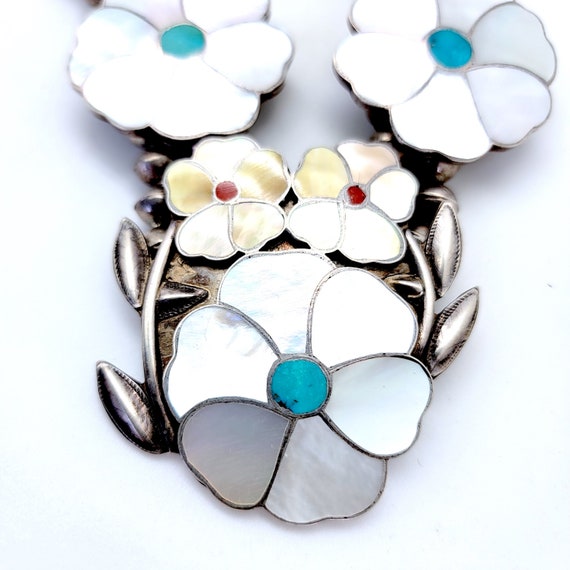 Phenomenal Vintage Native American Navajo Turquoise Coral Mother Of Pearl Sterling Silver Ring Phenomenal Vintage Native American Navajo Turquoise Coral Mother Of Pearl Sterling Silver Ring