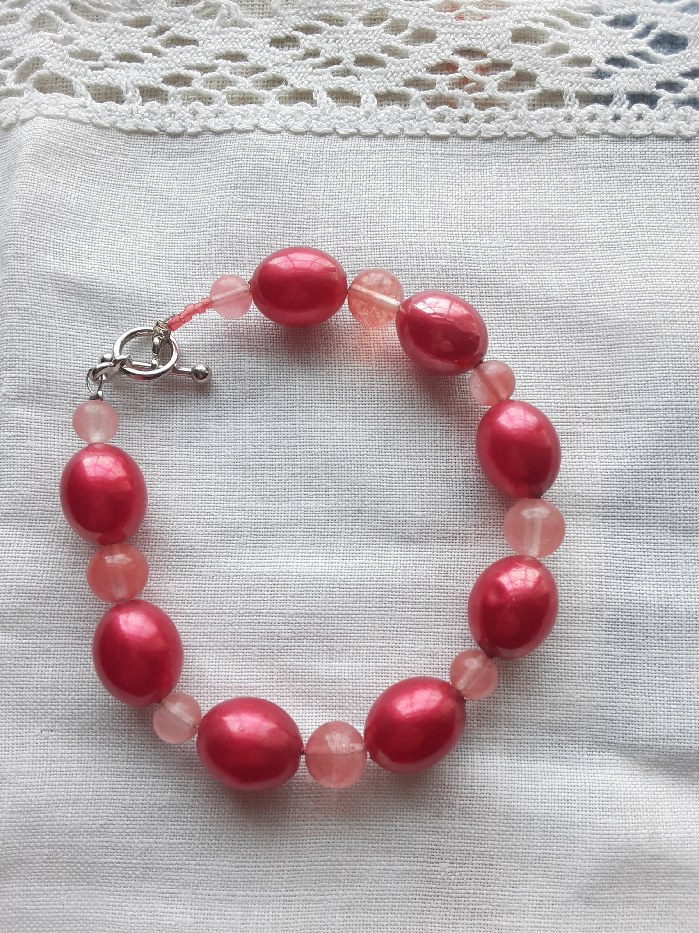 赤とピンクのビーズブレスレット - Etsy 日本