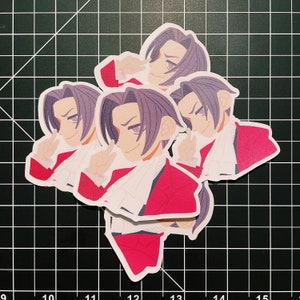 Adesivo con sorriso di Miles Edgeworth, avvocato esperto di Phoenix Wright