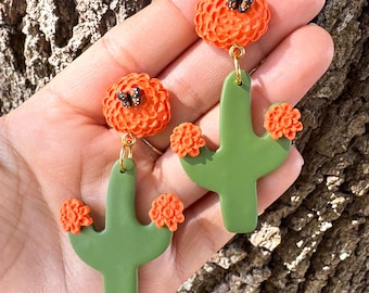 Pendientes de flor de cactus / Pendientes colgantes de caléndula y mariposa monarca de arcilla polimérica / Joyería de herencia mexicana / Pendientes llamativos / Sin níquel