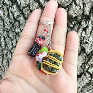 Llavero de taco / Llavero de comida mexicana / Accesorio Orden de Tacos / Llavero de arcilla polimérica hecho a mano / Regalo para amantes de los tacos / Comida en miniatura