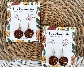 Pequeños colgantes de concha marrón / Pendientes mexicanos Pan Dulce / Pendientes de comida en miniatura / Pendientes de arcilla polimérica hechos a mano / Sin níquel