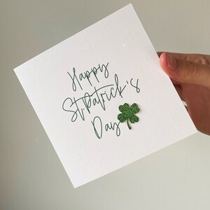 Carte de la Saint-Patrick, trèfle à quatre feuilles, joyeuse fête du Sr Patrick, fête du riz, carte de fête du riz