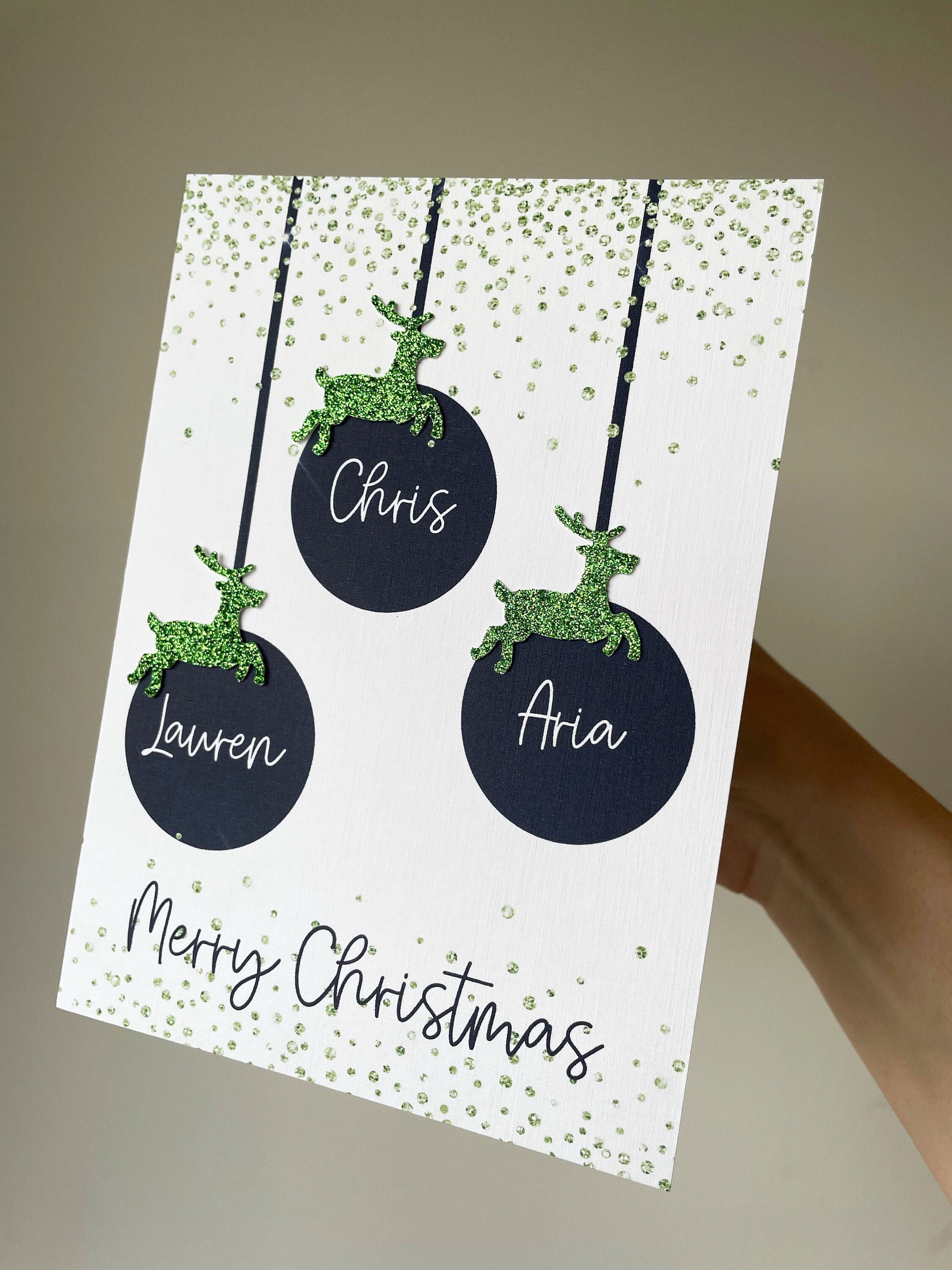 パーソナライズされた家族向けクリスマスカード：キラキラ輝くトナカイ