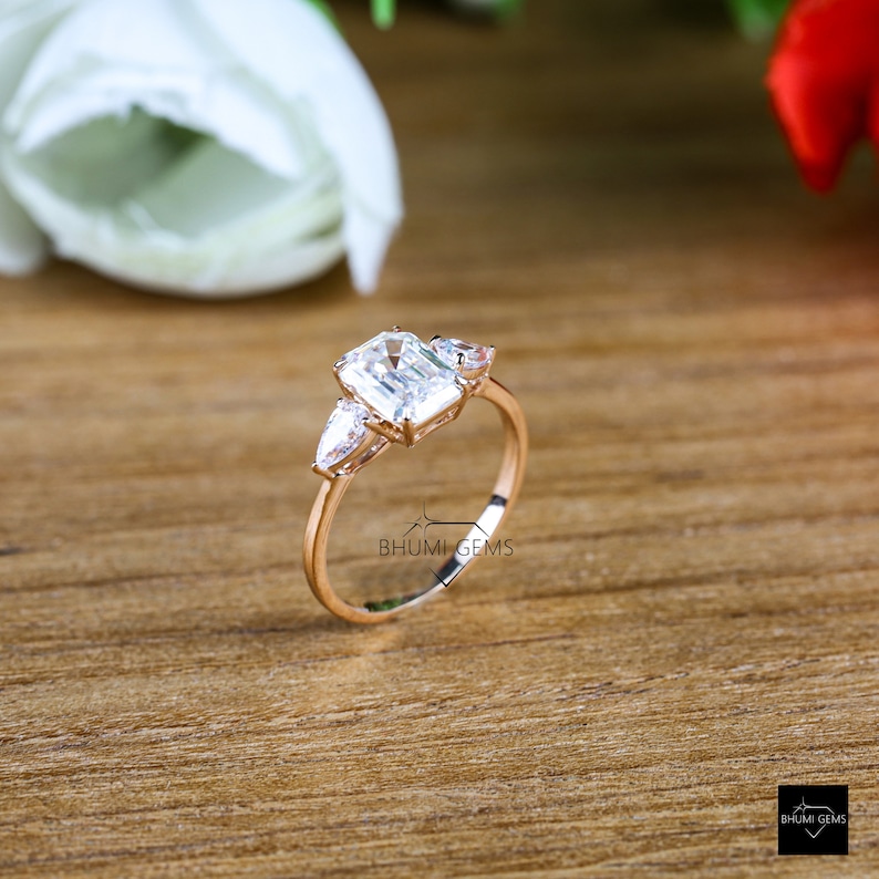 Bridal Ring Set Three Stone Ring In Solid White/Yellow/Rose Gold Wedding 1.5 CT Emerald Colorless Moissanite Engagement Ring For Women